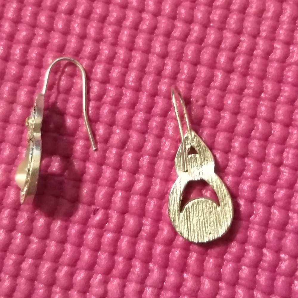 Beautiful silver necklace and earrings set - Picture 3 of 4